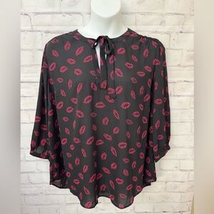 Torrid Georgette Bow Tie Blouse Black Size 3 22-24 Leopard Pink Lips Relaxed Fit